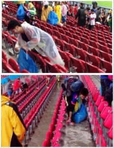 敗戦後スタジアムを掃除する日本人サポーター
