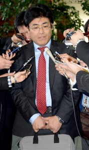 安部首相と面会後、官邸で記者会見する加藤達也・前産経ソウル支局長